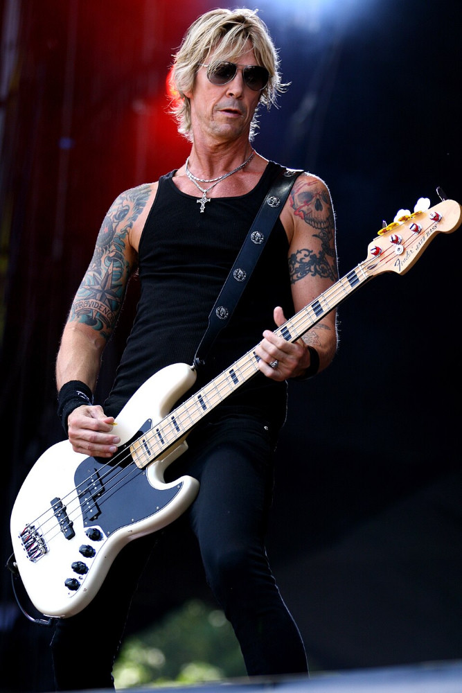 Duff McKagan tocando baixo com Walking Papers no Rock im Park 2014